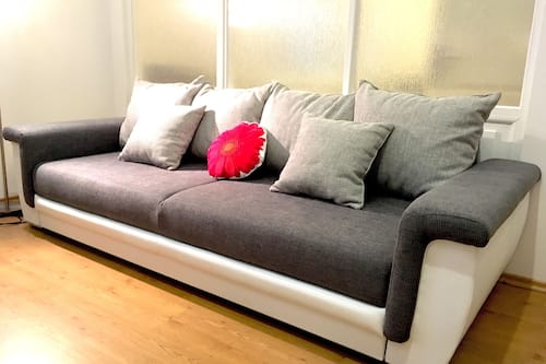 Appartamento, 1 camera da letto, non fumatori, vista cortile | Area soggiorno | TV a schermo piatto 27 pollici con canali digitali, TV LED