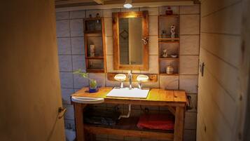 Dusche, Haartrockner, Bidet, Handtücher