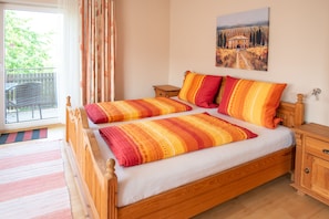 Suite familiar, balcón | Wifi gratis y ropa de cama