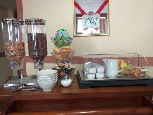 Desayuno continental (EUR 7 por persona)