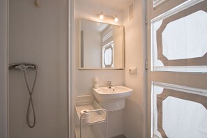 Bathtub, hair dryer, bidet, towels - Indiana House 5 pax  (Sevilla)