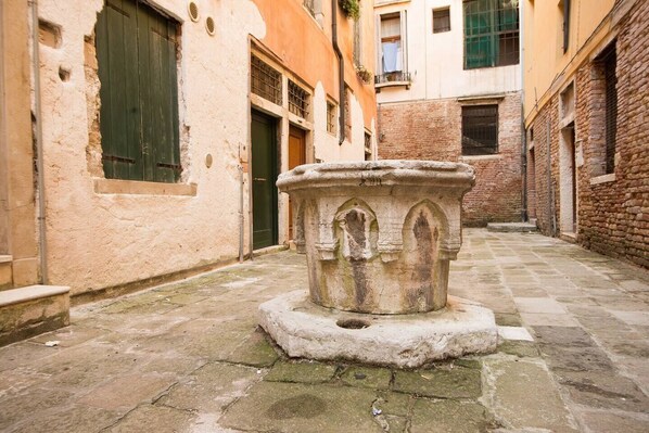 Property entrance - Grimaldi Apartments - San Marco Economy (Venice)