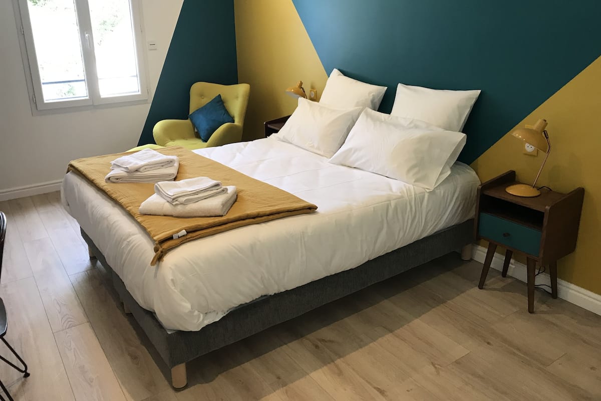 Double or Twin Room, Non Smoking (Psychedelic) | Individually decorated, individually furnished, desk, soundproofing