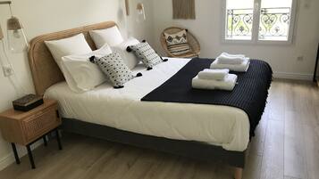 Double Room, Non Smoking (Etnic) | Individually decorated, individually furnished, desk, soundproofing