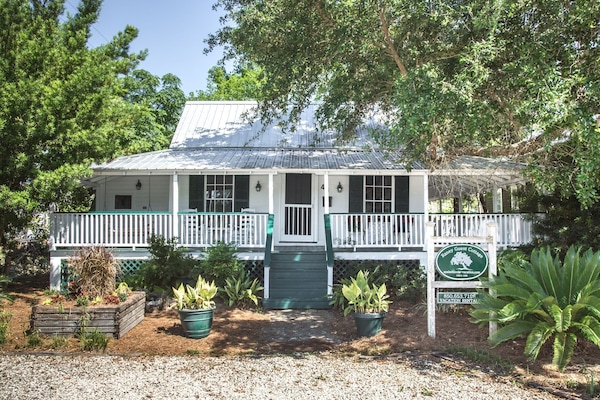 Welcome to The Historic Raney Guest Cottage