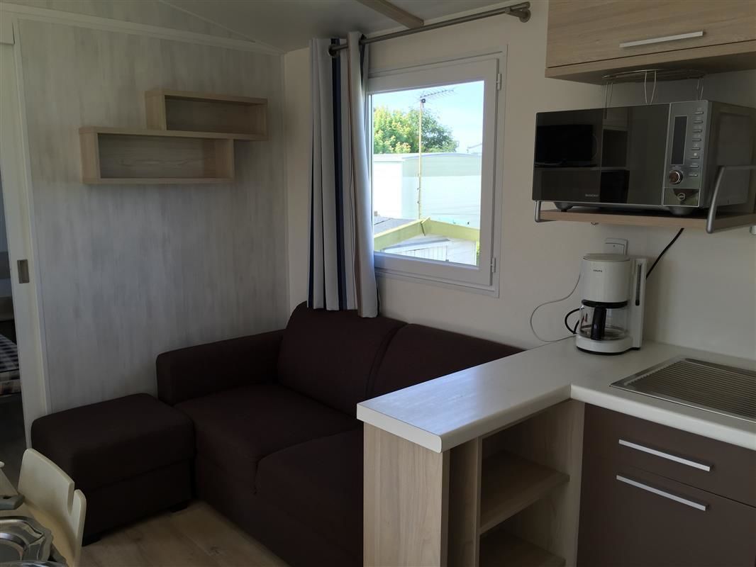 Mobile Home, 3 chambres (Tamaris) | Cuisine privée | Réfrigérateur, micro-ondes, plaque de cuisson, cafetière/bouilloire