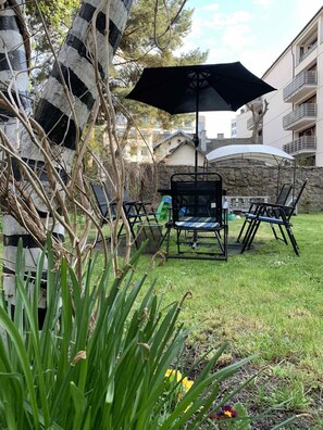 Terrace/patio - Willa Retro hostel (Kraków)