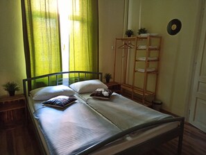 Family Quadruple Room, City View (#2) | Iron/ironing board, free WiFi, bed sheets - Willa Retro hostel (Kraków)