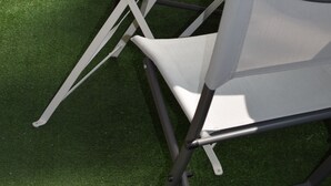 A small round table with a potted plant, a glass, and a chair. - Mare di Luci (Salerno)