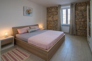 2 bedrooms, WiFi, bed sheets