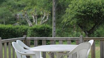 Mobil Karavan, 2 kamar tidur, pemandangan bukit | Teras/patio