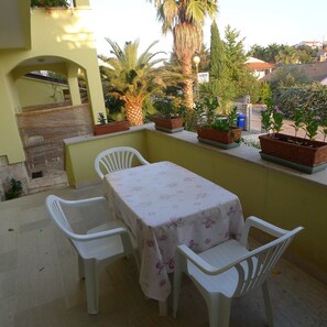 Apartment (1 Bedroom) | Balcony