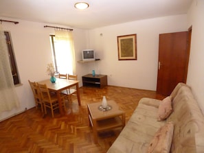 Appartement (1 Bedroom) | Salle de séjour