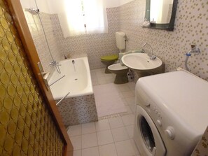 Apartment (1 Bedroom) | Bathroom