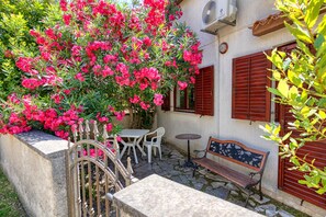 Terrace/patio - Holiday House for Four Persons With two Bedrooms (Pula)