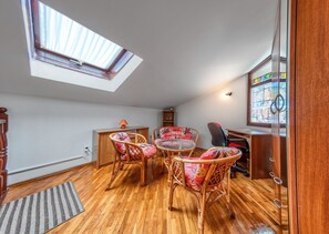 Villa (2 Bedrooms) | 2 Schlafzimmer, kostenloses WLAN, Bettwäsche