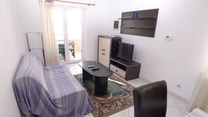 Apartment (2 Bedrooms) | Living room