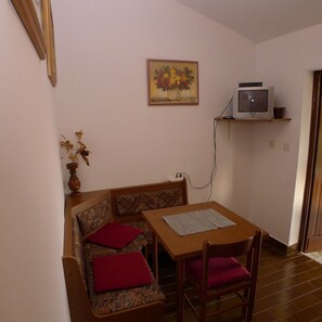 Apartment (1 Bedroom) | WiFi, bed sheets - Apartment for Three Person With one Bedroom Located 450m From Beach (Medulin)