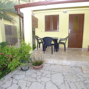 Apartment (1 Bedroom) | Balcony