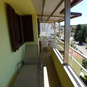 Apartment (2 Bedrooms) | Balcony