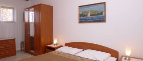 1 bedroom, WiFi, bed sheets