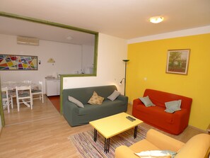 23-英寸电视（配备卫星频道）