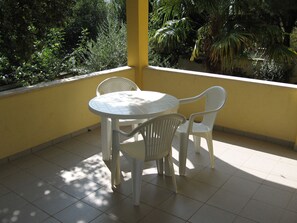 Lejlighed (2 Bedrooms) | Balkon
