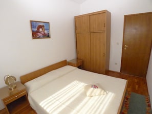 Apartamento (2 Bedrooms) | 2 quartos, Wi-Fi de cortesia, roupa de cama