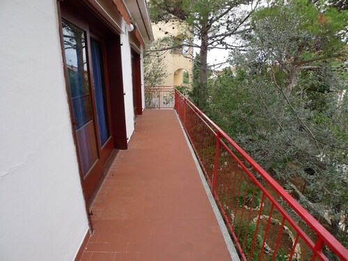 Apartment for six Persons With Three Bedrooms and Internet