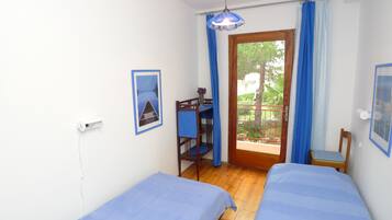 Apartment (3 Bedrooms) | 3 bedrooms, free WiFi, bed sheets