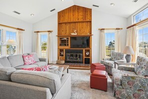 TV, fireplace