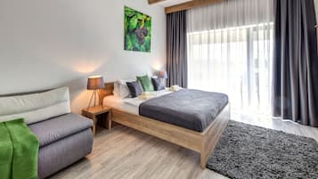 Comfort Studio | 1 bedroom, laptop workspace, blackout curtains, free WiFi