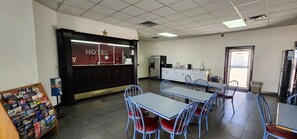 Front of property - Super 7 Inn (Midland)