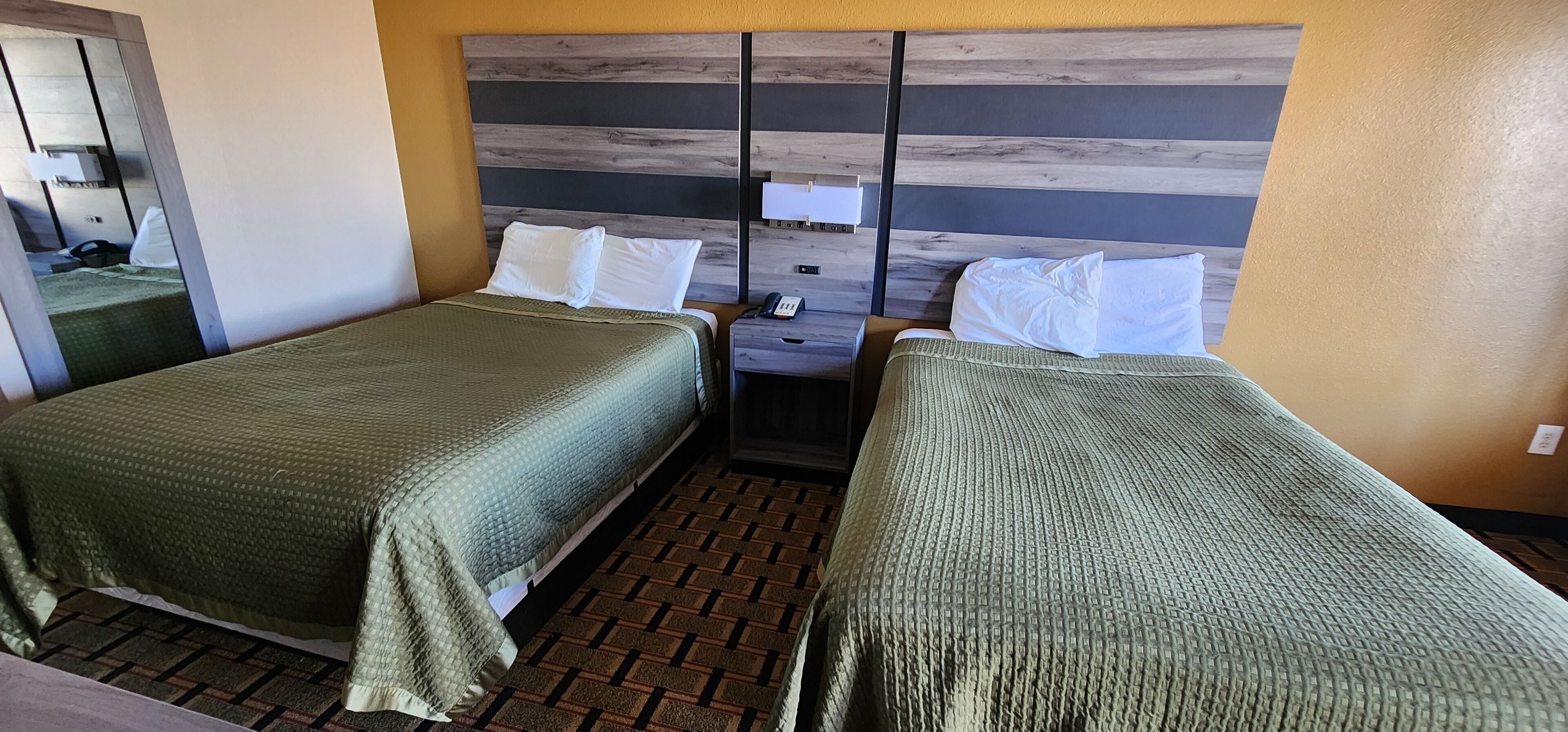 desk, free wifi, bed sheets