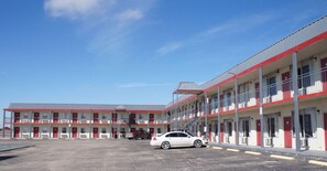 Exterior - Super 7 Inn (Midland)