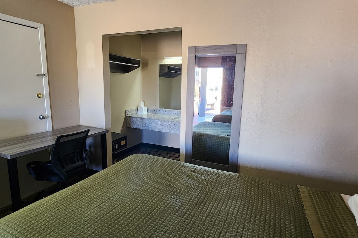 room, 2 double beds, accessible, non smoking | desk, free wifi, bed sheets