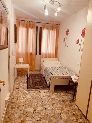 Appartement, 2 chambres | 3 chambres, fer et planche à repasser, Wi-Fi gratuit, draps fournis
