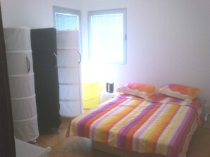 3 bedrooms, iron/ironing board, Internet, bed sheets