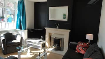 4 Bedroom House | Living area | Flat-screen TV