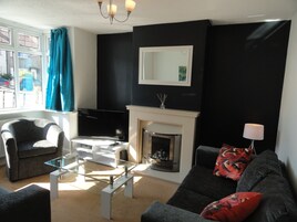 4 Bedroom House | Living area | Flat-screen TV