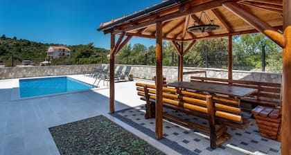 Appartements de vacances de luxe ALKAR avec piscine
