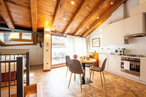 Microwave, oven, stovetop, dishwasher - Falegnami Suites  Attico con Terrazza (Bologna)