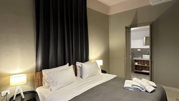 Comfort Double Room | Minibar, in-room safe, desk, laptop workspace