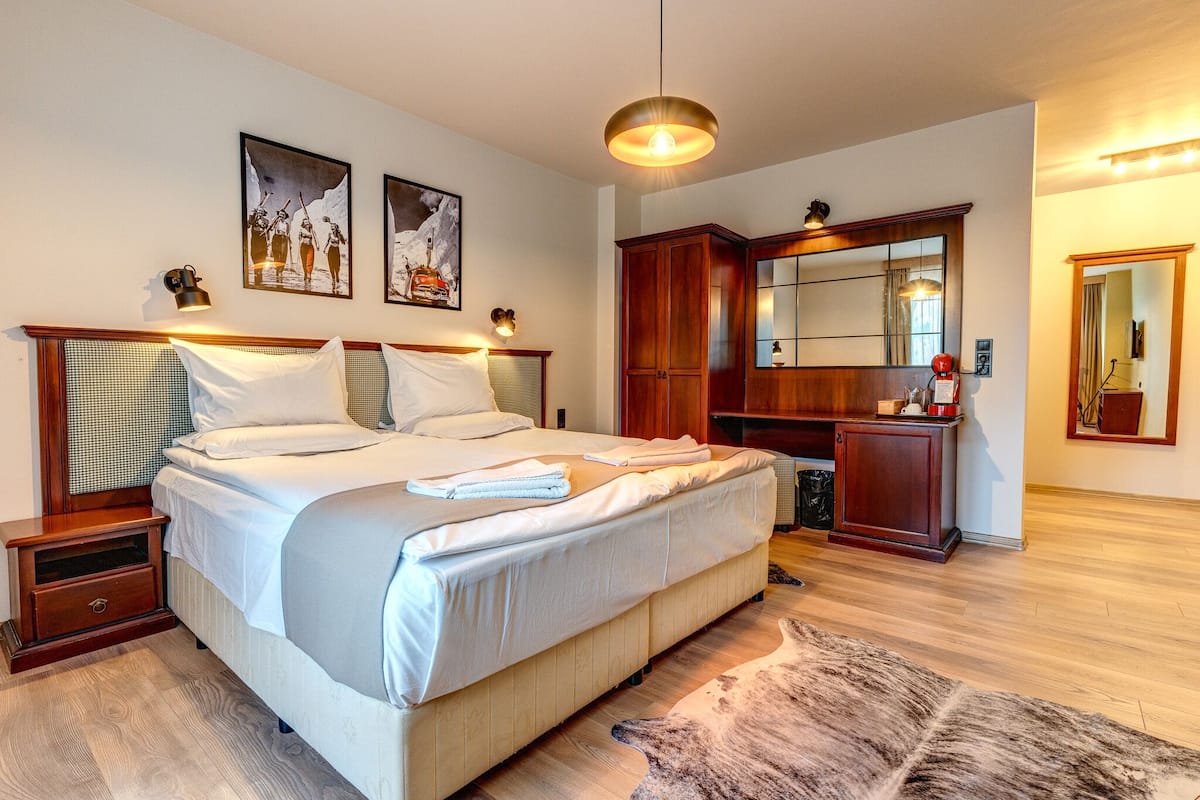 1 habitación, escritorio y sistema de insonorización