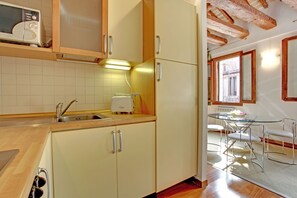Apartment, 1 Bedroom | Private kitchen