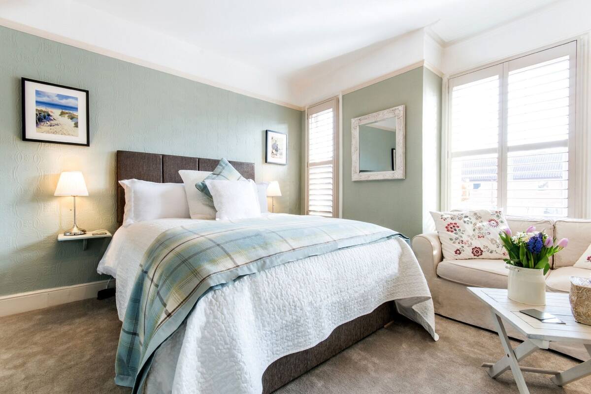 Luxury Room, 1 King Bed (The July) | Egyptian cotton sheets, premium bedding, iron/ironing board, free WiFi