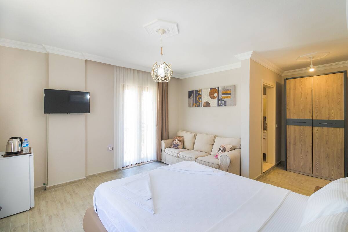 Economy Room, Mountain View | Blackout drapes, rollaway beds (surcharge)