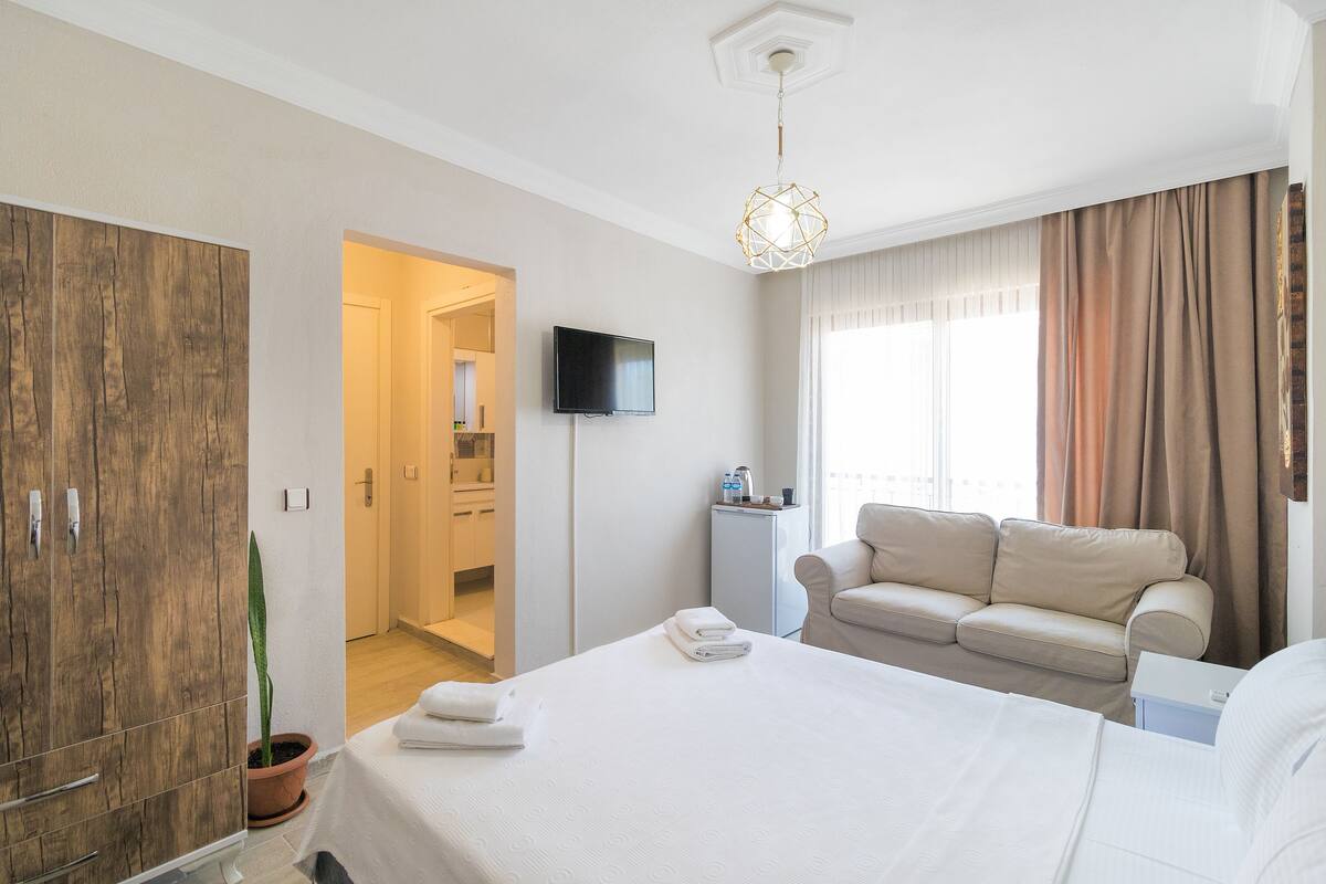 Comfort Double Room | Blackout drapes, rollaway beds