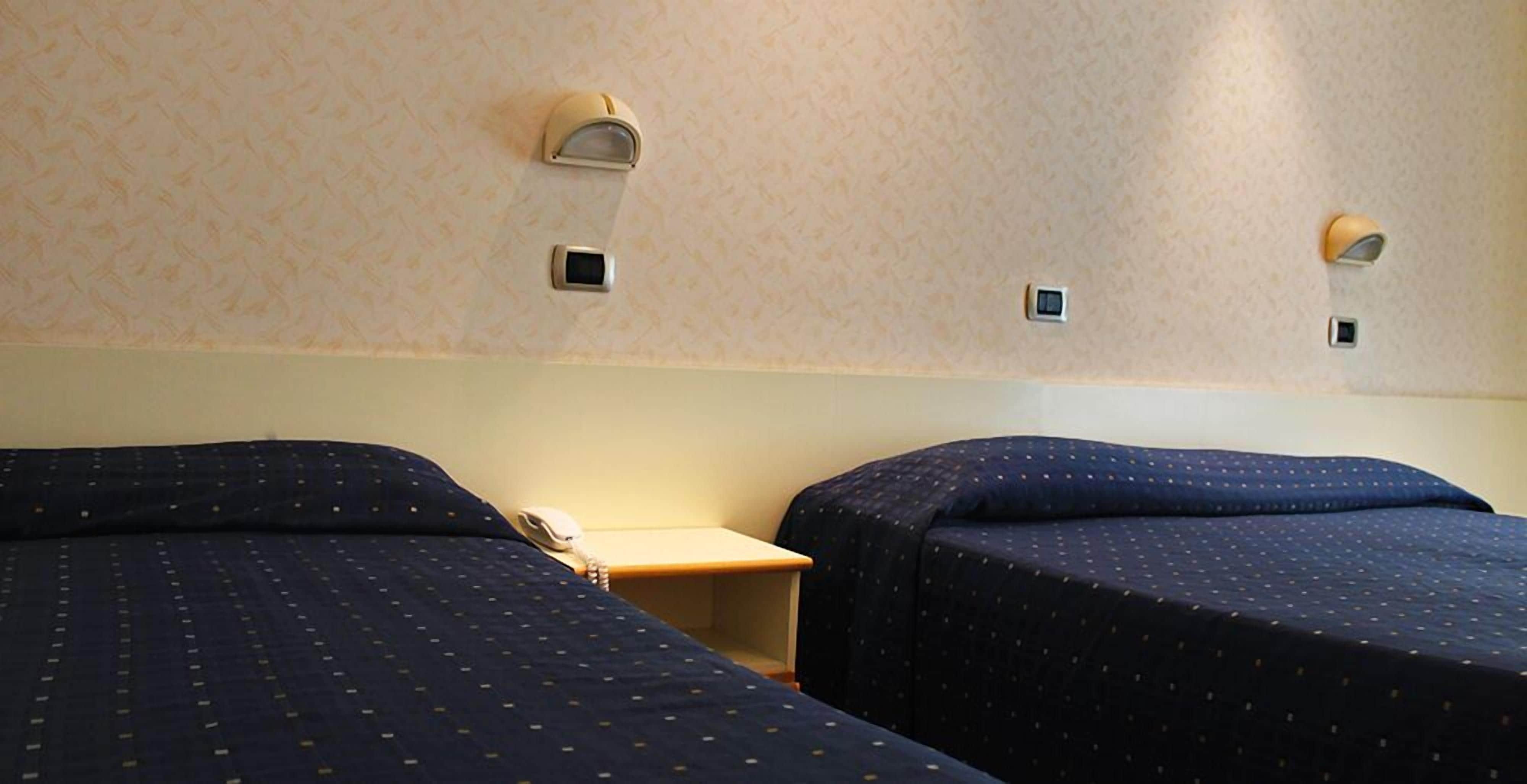 Camera con letto matrimoniale o 2 letti singoli | Una cassaforte in camera, culle/letti per bambini (gratuiti)