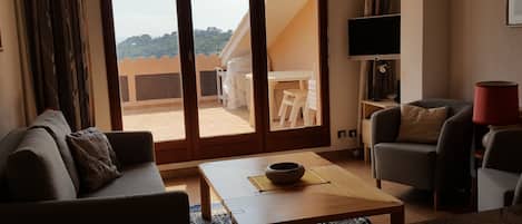 Smart TV, DVD player, books, music library